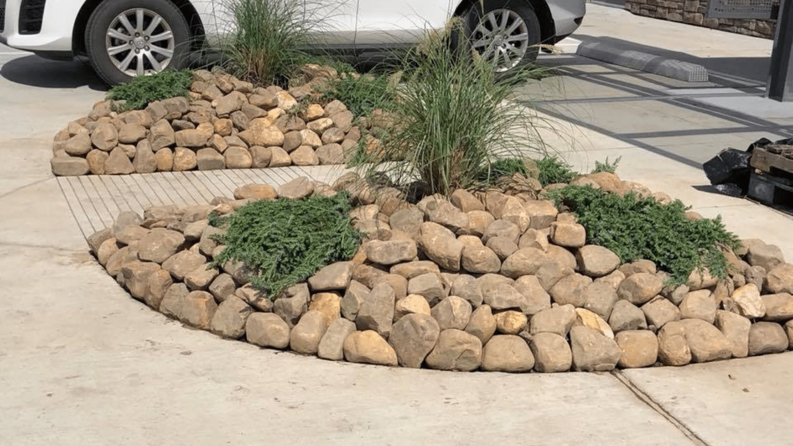 Boulders in landscaping in Lafayette, La